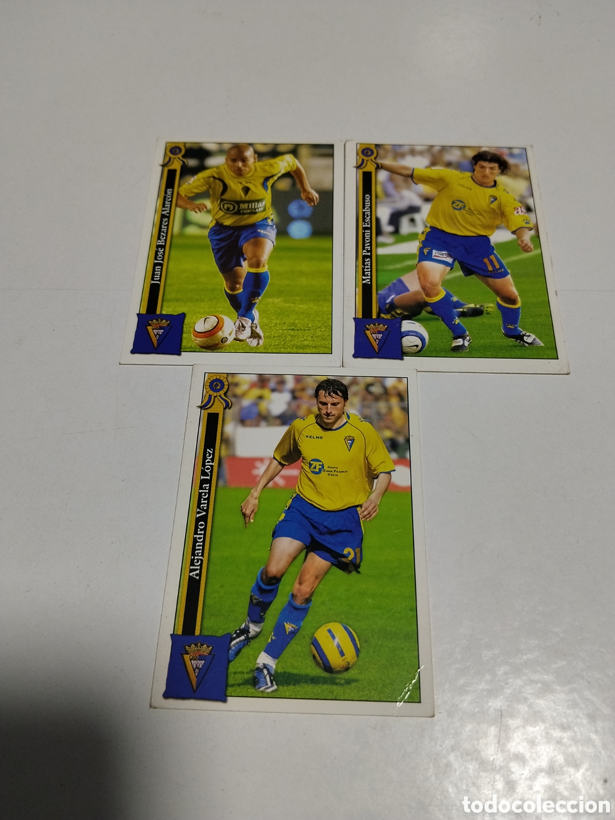 Coleccionismo cromos antiguos: 3 Cromos Cadiz C.F. 2005/2006 cromo de Alejandro Varela l&oacute;pez con peque&ntilde;a doblez