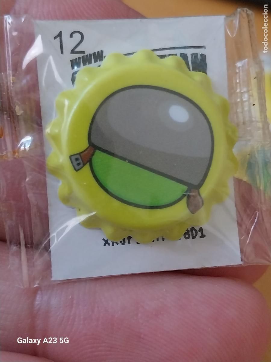 Coleccionismo cromos antiguos: GREFUSA PIPAS ANGRY BIRDS CORPORAL PIG CHAPA PLASTICO 2.6CMS BLISTER CERRADO N&ordm; 12