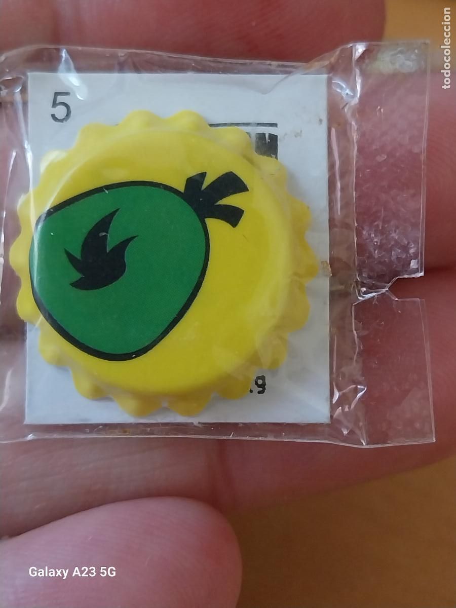 Coleccionismo cromos antiguos: GREFUSA PIPAS ANGRY BIRDS TRASERA FONDO AMARILLO CHAPA PLASTICO 2.6CMS BLISTER CERRADO N&ordm; 5