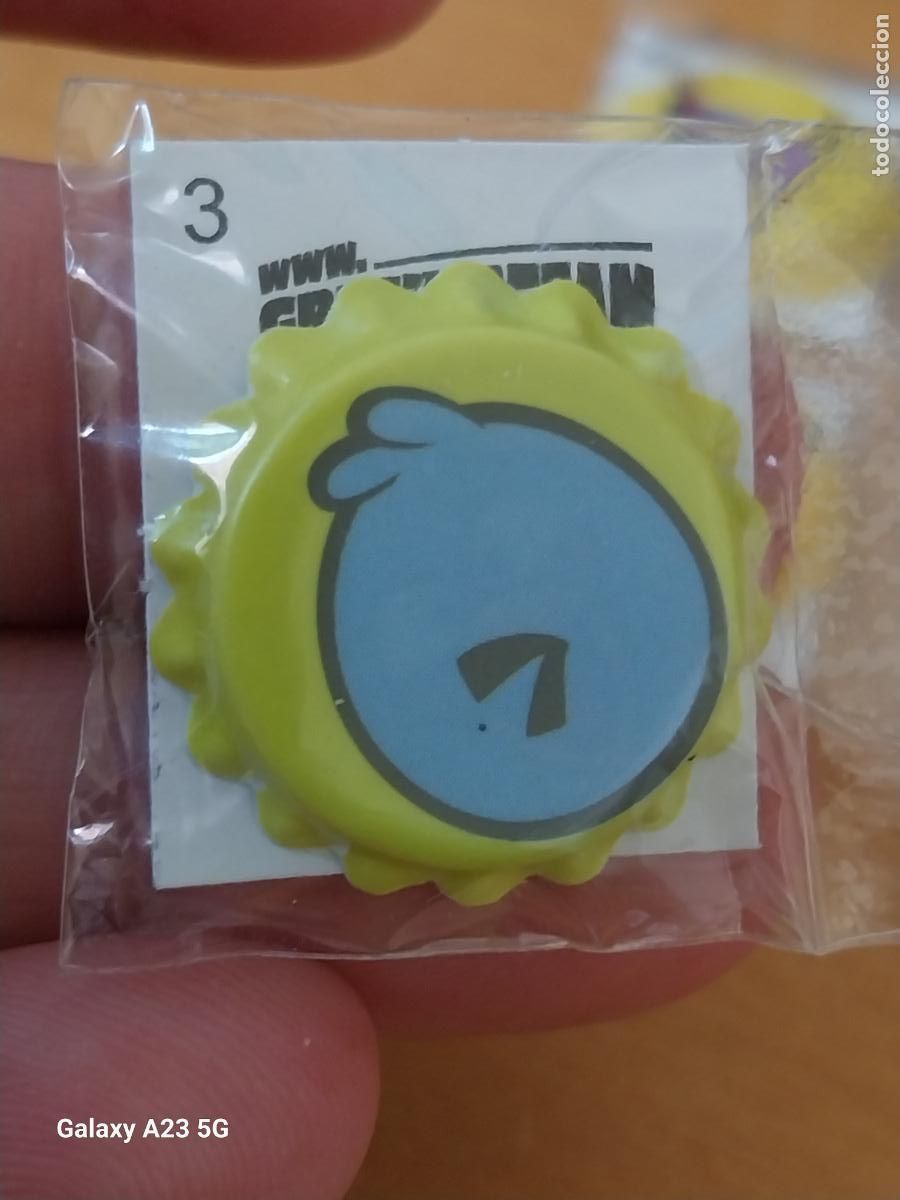 Coleccionismo cromos antiguos: GREFUSA PIPAS ANGRY BIRDS FONDO AMARILLO TRASERA CHAPA PLASTICO 2.6CMS BLISTER CERRADO N&ordm; 3
