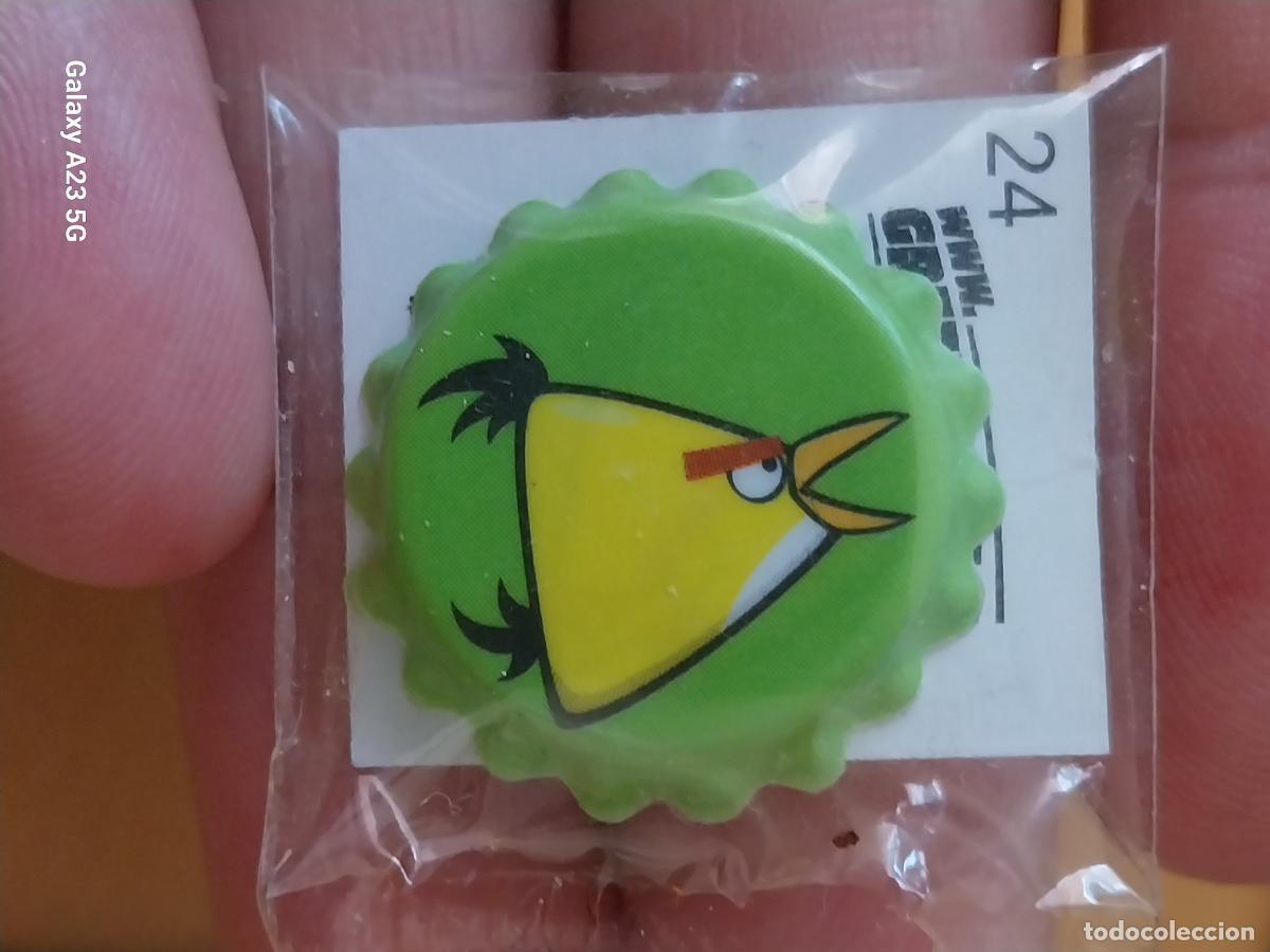 Coleccionismo cromos antiguos: GREFUSA PIPAS ANGRY BIRDS FONDO VERDE CHAPA PLASTICO 2.6CMS BLISTER CERRADO N&ordm; 24