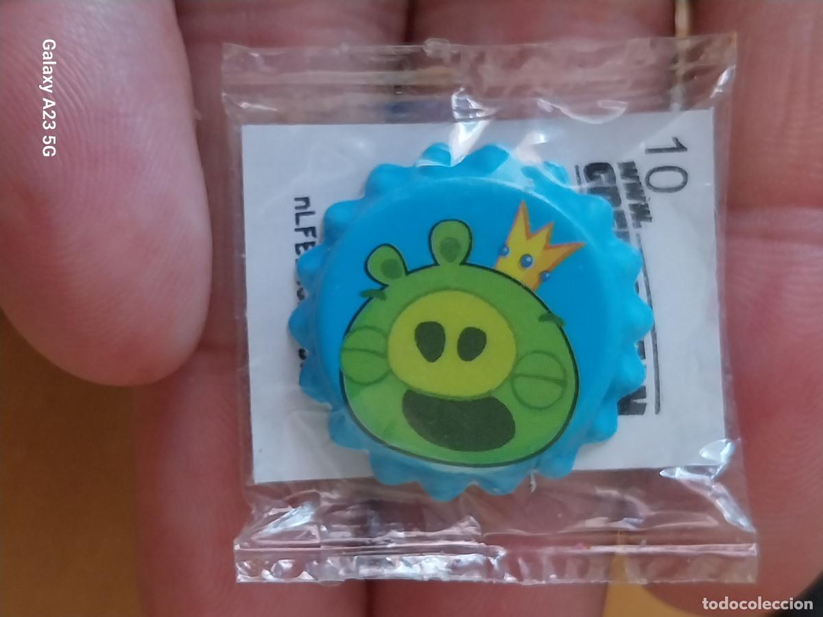 Coleccionismo cromos antiguos: GREFUSA PIPAS ANGRY BIRDS FONDO AZUL PIG CHAPA PLASTICO 2.6CMS BLISTER CERRADO N&ordm; 10