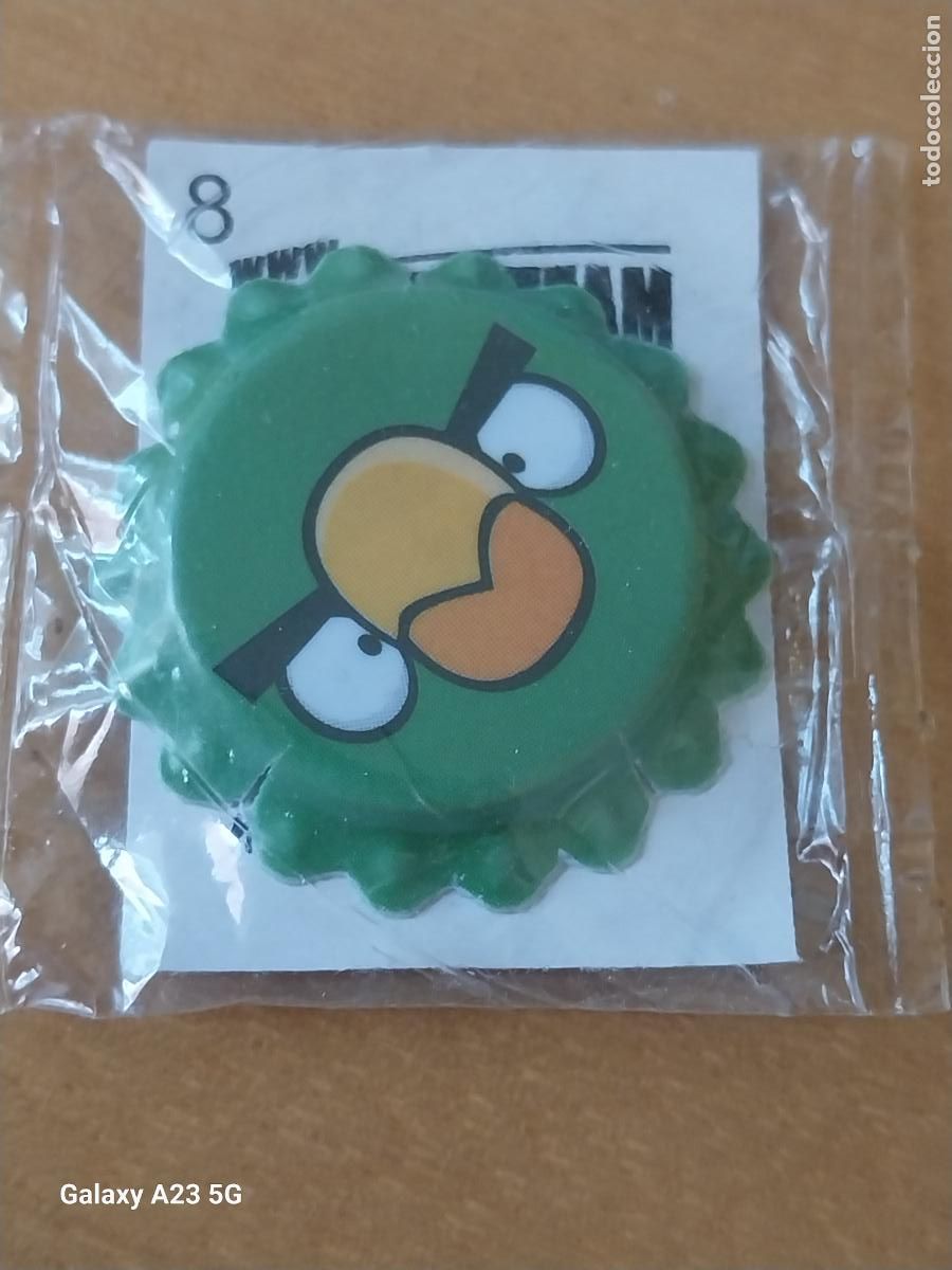 Coleccionismo cromos antiguos: GREFUSA PIPAS ANGRY BIRDS FONDO VERDE CHAPA PLASTICO 2.6CMS BLISTER CERRADO N&ordm; 8