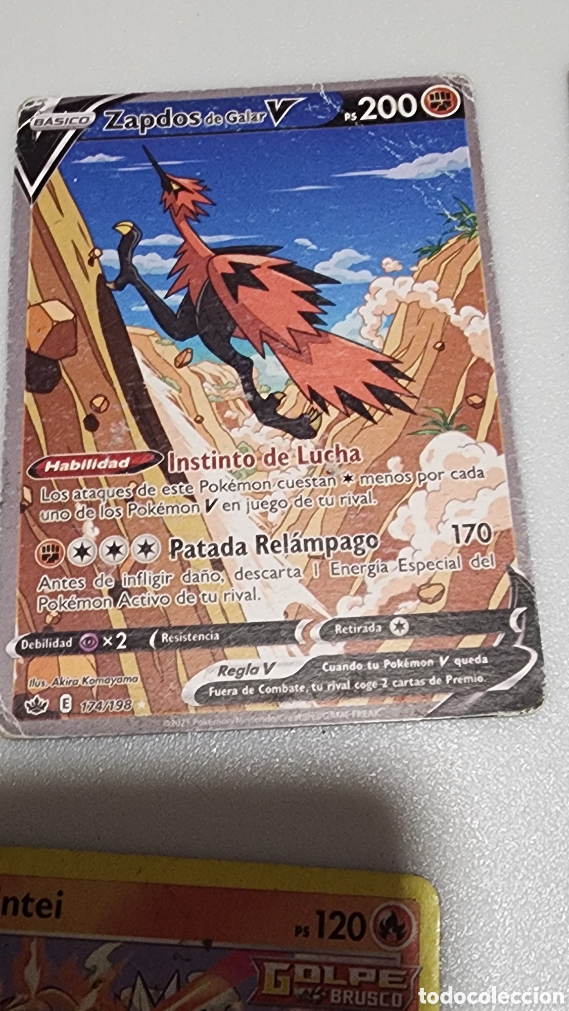 Coleccionismo cromos antiguos: Lote 15 Cartas Pok&eacute;mon TCG (Zapdos de Galar V Alt Art + Rainbow + VMAX) - Estado Jugado