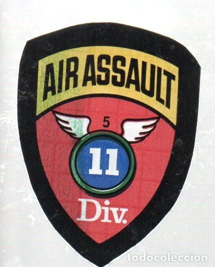 Coleccionismo cromos antiguos: ANTIGUO CROMO BIMBO SUPER EMBLEMAS N&ordm; 5 - AIR ASSAULT, 11 DIV. NUEVO, SIN PEGAR.