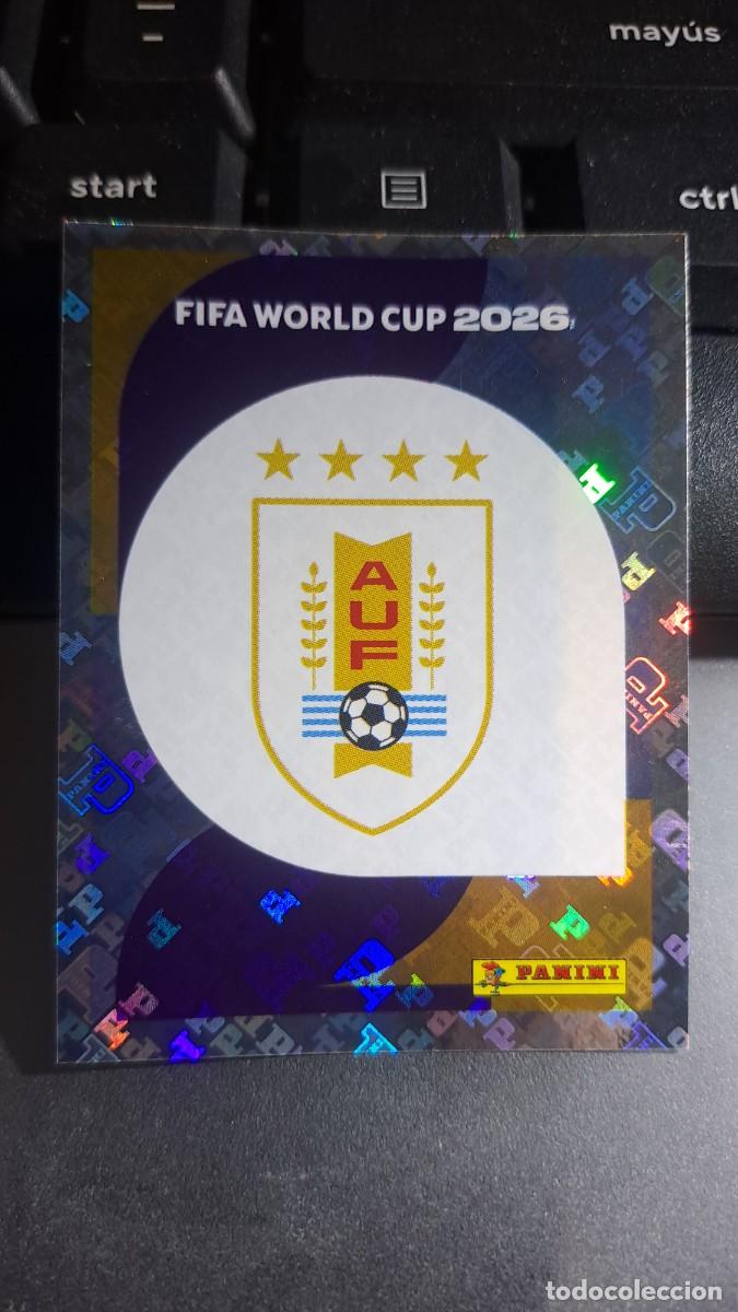 Coleccionismo cromos antiguos: CROMO ESCUDO URUGUAY 1 URU 1 FIFA WORLD CUP 2026 MUNDIAL PANINI NUNCA PEGADO