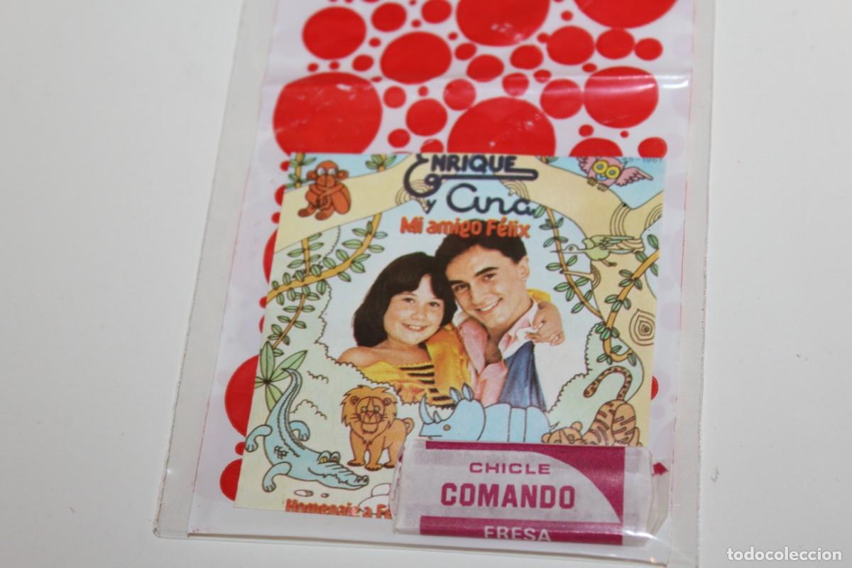 Coleccionismo cromos antiguos: CHICLE COMANDO FRESA Y CROMO DISCO GUM - ENRIQUE Y ANA