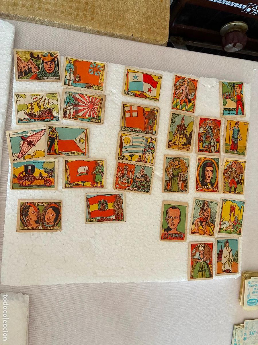 Coleccionismo cromos antiguos: lote 29 cromos antiguos jugador futbol Fermin medio derecha,escudo espa&ntilde;a,escudos, ciudades
