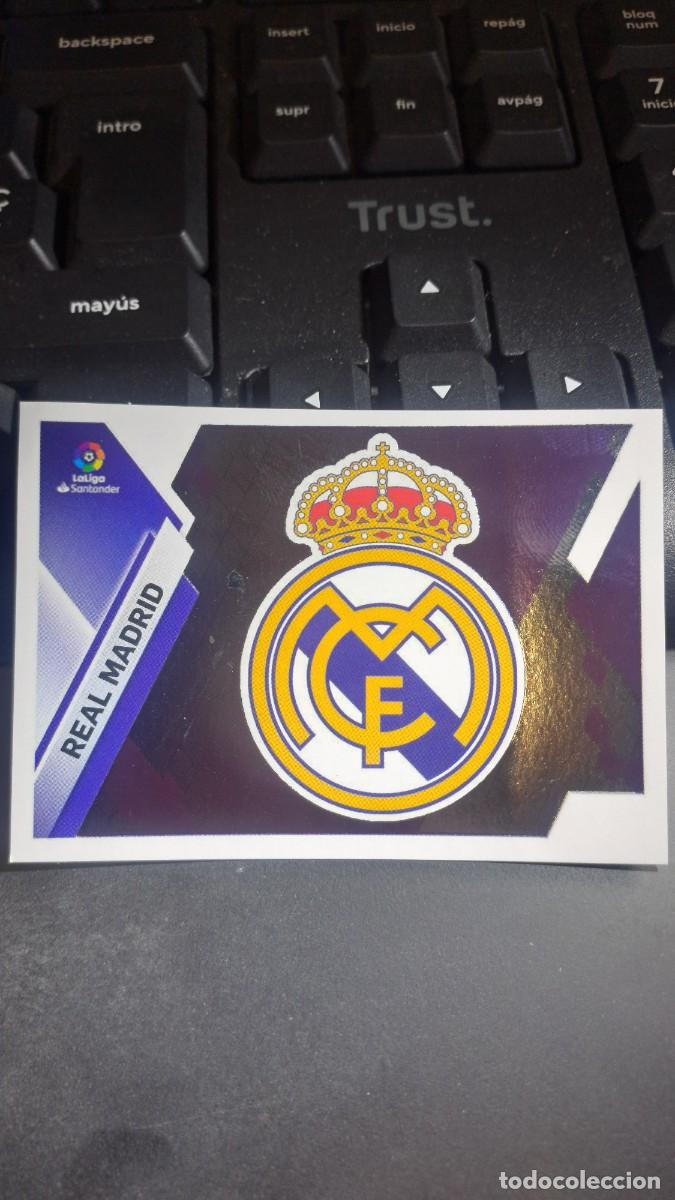 Coleccionismo cromos antiguos: CROMO ESCUDO REAL MADRID 25 LIGA 2019 2020 19 20 ESTE PANINI NUNCA PEGADO