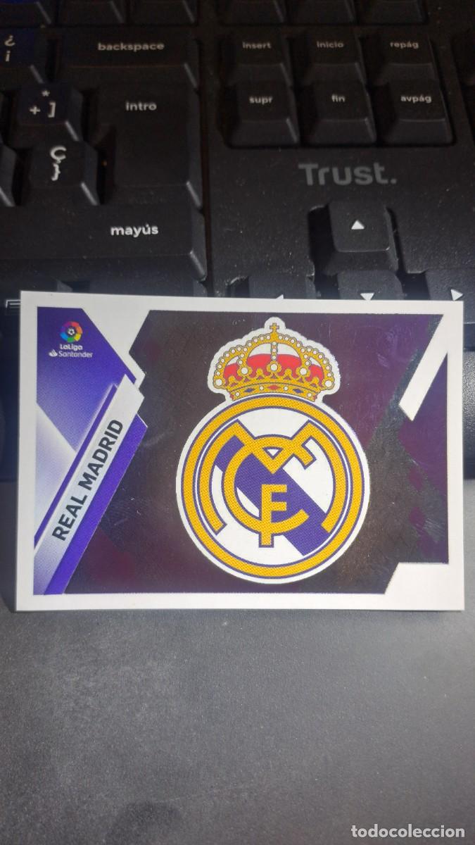 Coleccionismo cromos antiguos: CROMO ESCUDO REAL MADRID 25 LIGA 2019 2020 19 20 ESTE PANINI NUNCA PEGADO