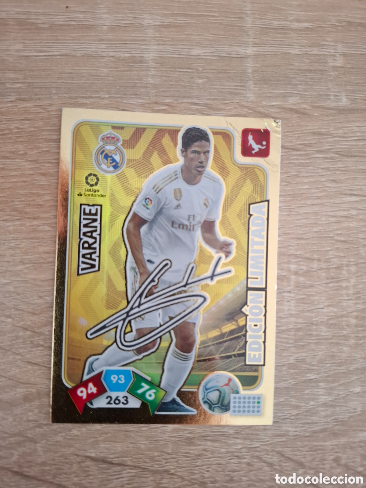 Coleccionismo cromos antiguos: Carta liga adrenalyn liga 19-20 Varane Edici&oacute;n Limitada firmada ver esquina