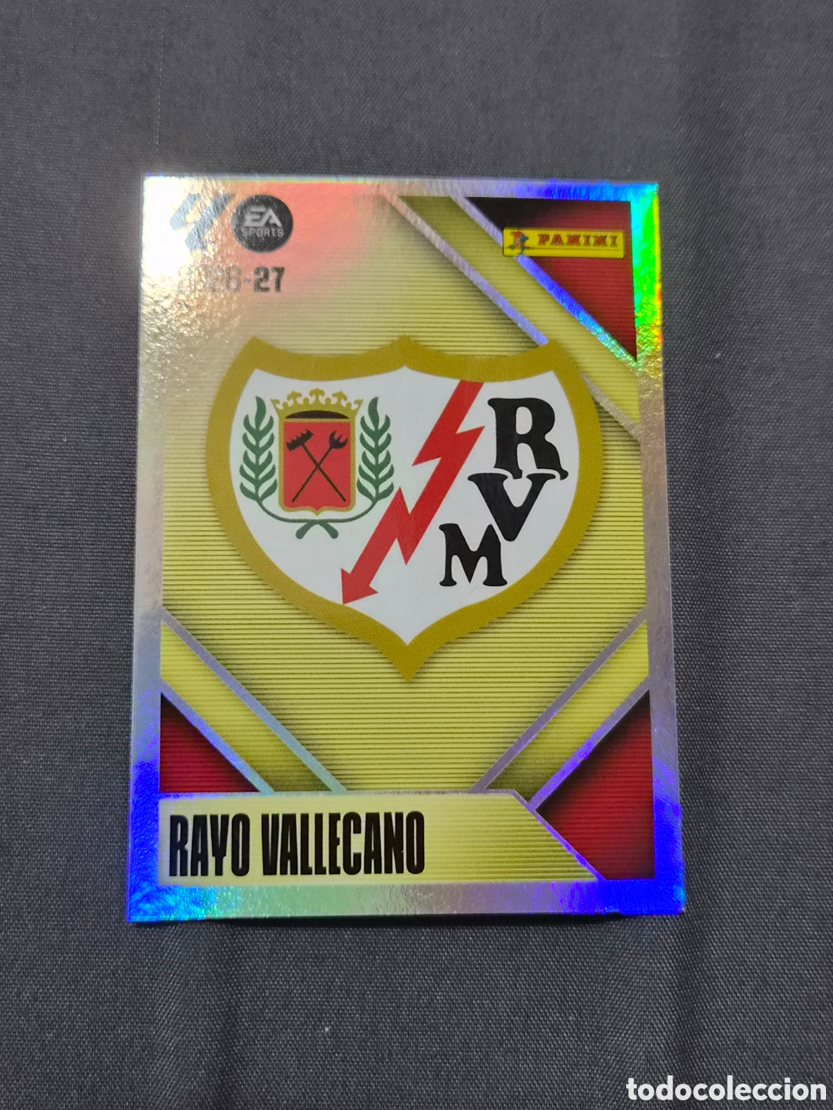 Coleccionismo cromos antiguos: 1 - ESCUDO RAYO VALLECANO LIGA ESTE 2026 2027
