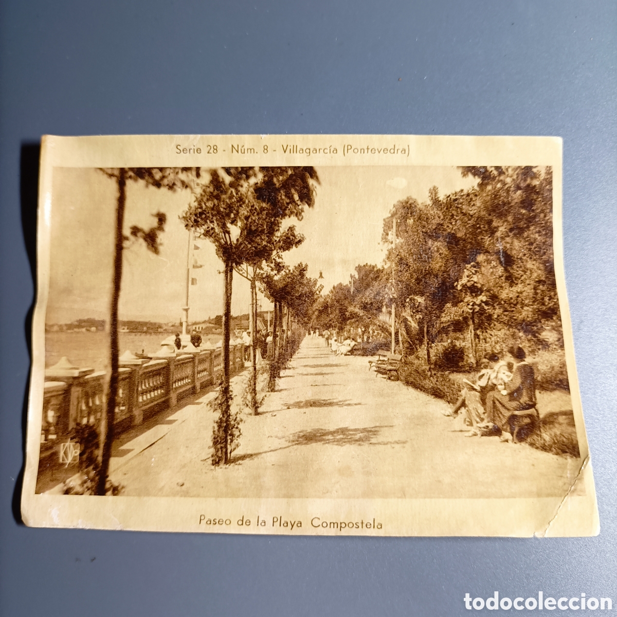 Coleccionismo cromos antiguos: ANTIGUO CROMO. REPRODUCCI&Oacute;N POSTAL. SERIE 28 №8 VILLAGARCIA (PONTEVEDRA)PASEO DE LA PLAYA COMPOSTELA