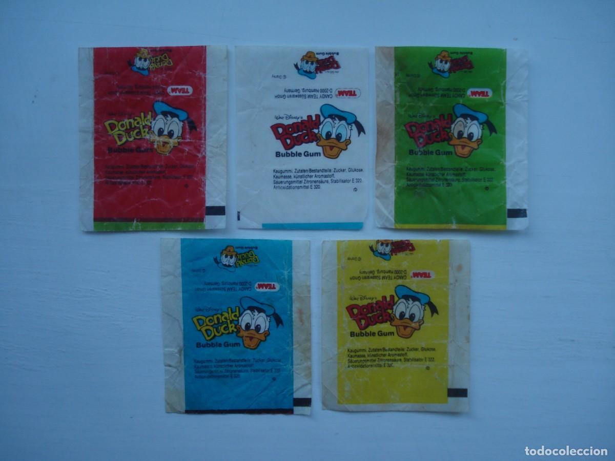 Coleccionismo cromos antiguos: 5 DIFERENTES ENVOLTORIO DONALD DUCK TEAM CROMOS CHICLES! JUEGO COMPLETO! WRAPPERS BUBBLE GUM DISNEY