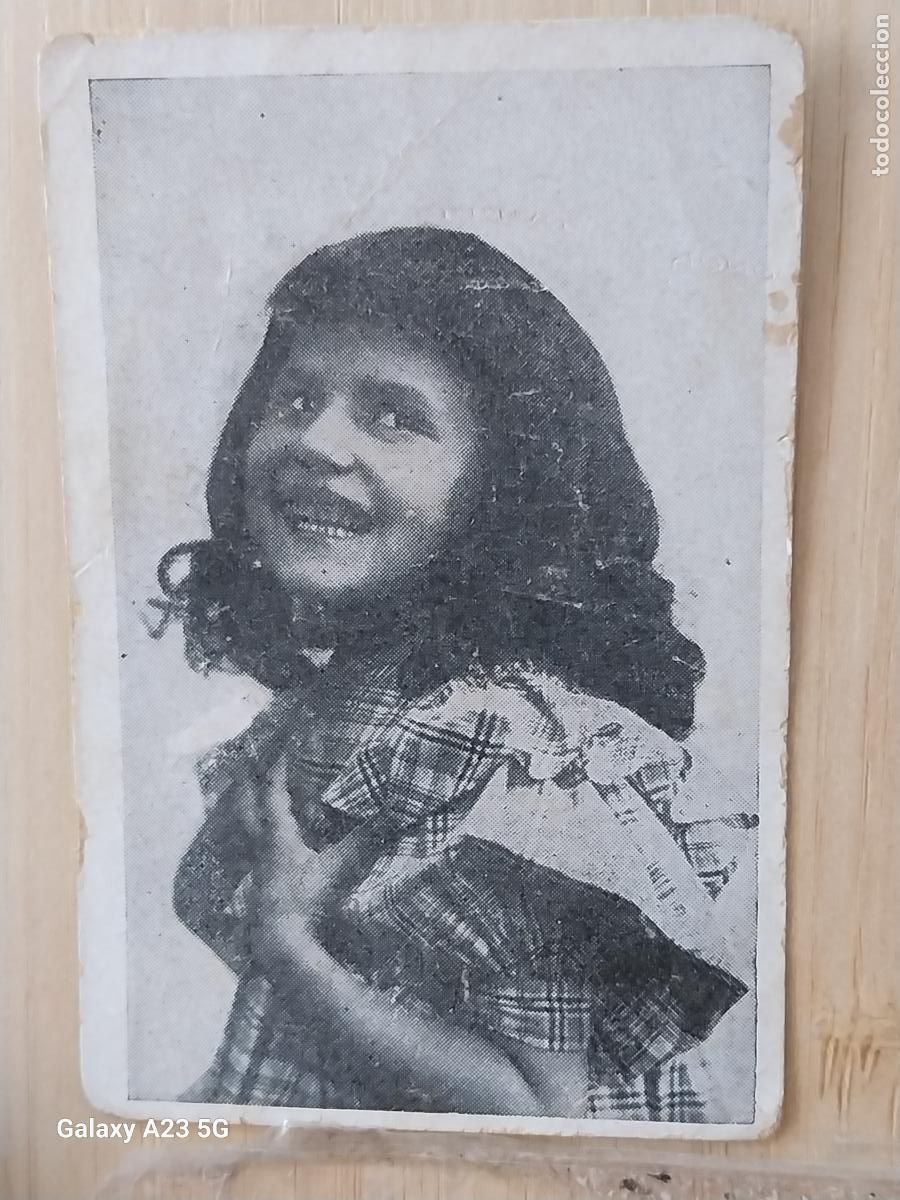 Coleccionismo cromos antiguos: AMATLLER CHOCOLATE CROMO 100 MINI POSTAL NI&Ntilde;A TRAJE CUADROS PPOS SXX 7.1X4.6CMS COLOREADA