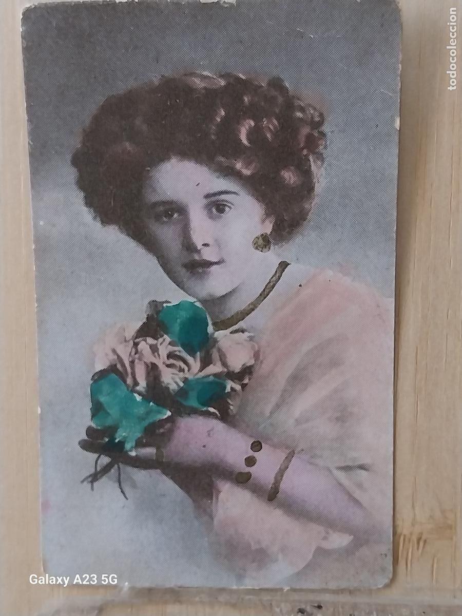 Coleccionismo cromos antiguos: AMATLLER CHOCOLATE CROMO 139 MINI POSTAL MUCHACHA FLORES COLOREADA PPOS SXX 7.1X4.6CMS