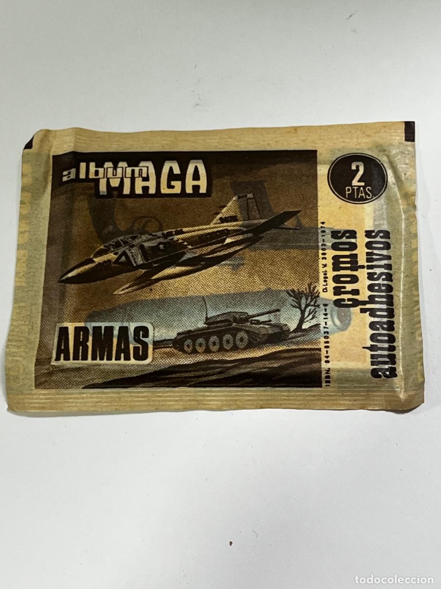 Coleccionismo cromos antiguos: &Aacute;LBUM MAGA. ARMAS. UN SOBRE CERRADO. CROMOS AUTOADHESIVOS. EDITORIAL MAGA.