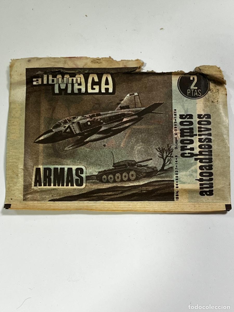Coleccionismo cromos antiguos: &Aacute;LBUM MAGA. ARMAS. UN SOBRE CERRADO. CROMOS AUTOADHESIVOS. EDITORIAL MAGA.