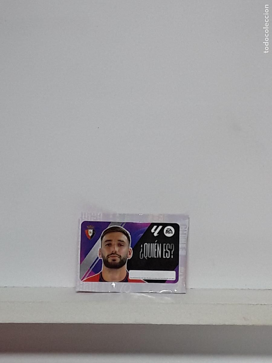 Coleccionismo cromos antiguos: LALIGA ESTE 2025 2026 EA SPORTS 25 26 ALBUM PANINI LIGA N OSASUNA CHICLE QUIEN ES MONCAYOLA