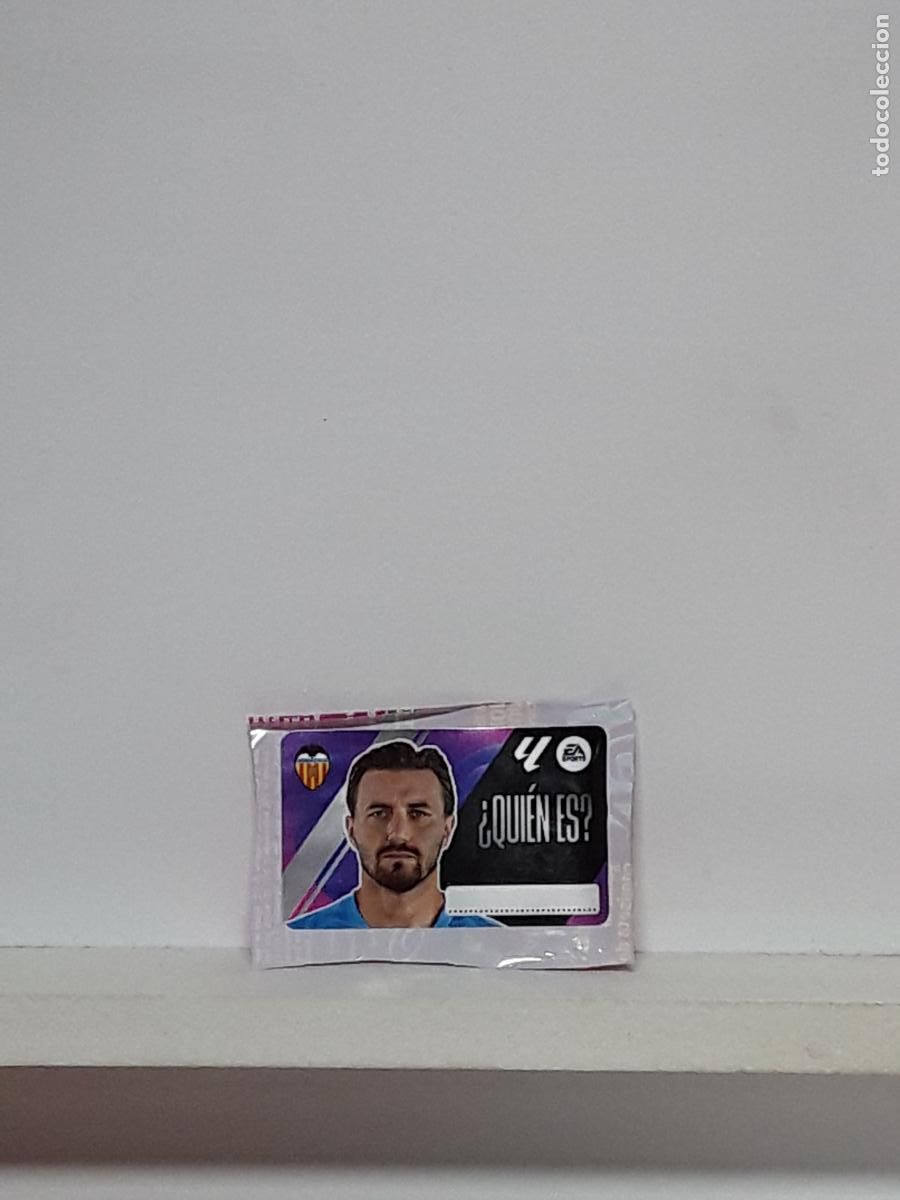 Coleccionismo cromos antiguos: LALIGA ESTE 2025 2026 EA SPORTS 25 26 ALBUM PANINI LIGA N VALENCIA CHICLE QUIEN ES DIMITRIEVSKI