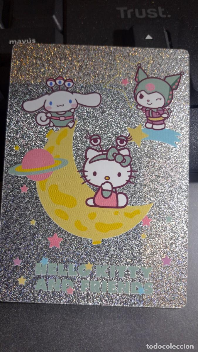 Coleccionismo cromos antiguos: CROMO 96 HELLO KITTY AND FRIENDS FUN TOGETHER! 96 BRILLANTINA SPACE FRIENDS TRADING CARD PANINI 2025