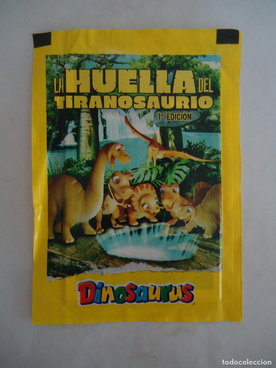 Coleccionismo cromos antiguos: SOBRE DE CROMOS SIN ABRIR LA HUELLA DEL TIRANOSAURIO.