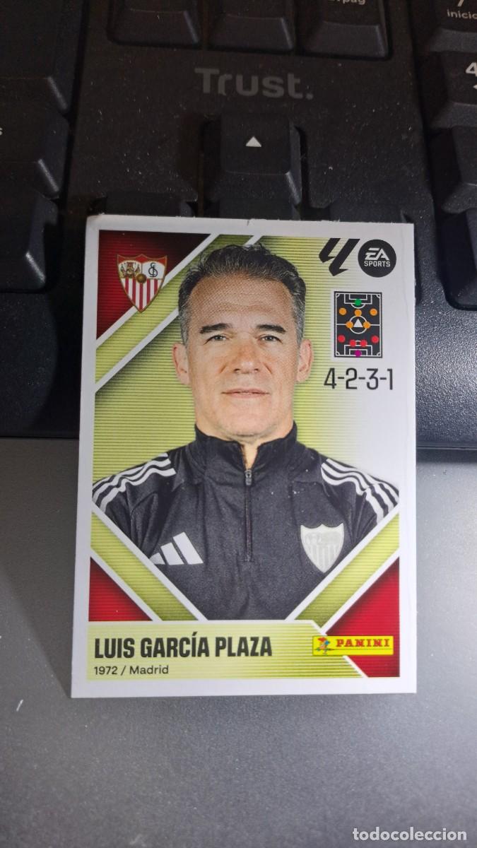 Collezionismo Figurine antiche: CROMO LUIS GARCIA PLAZA 2 ENTRENADOR SEVILLA LIGA 2026 2027 26 27 ESTE PANINI NUNCA PEGADO