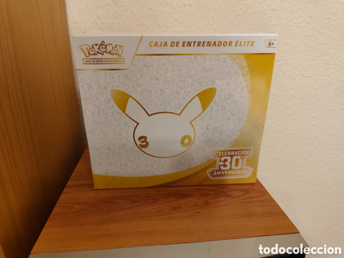 Coleccionismo cromos antiguos: Etb Pok&eacute;mon 30 aniversario,sin abrir.Caja entrenador elite.