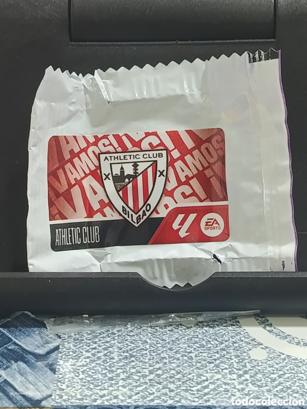 Colecionismo Cromos antigos: ESCUDO ATHLETIC CLUB BILBAO VAMOS CROMO CHICLE LIGA ESTE 26 27 2026 2027 PANINI