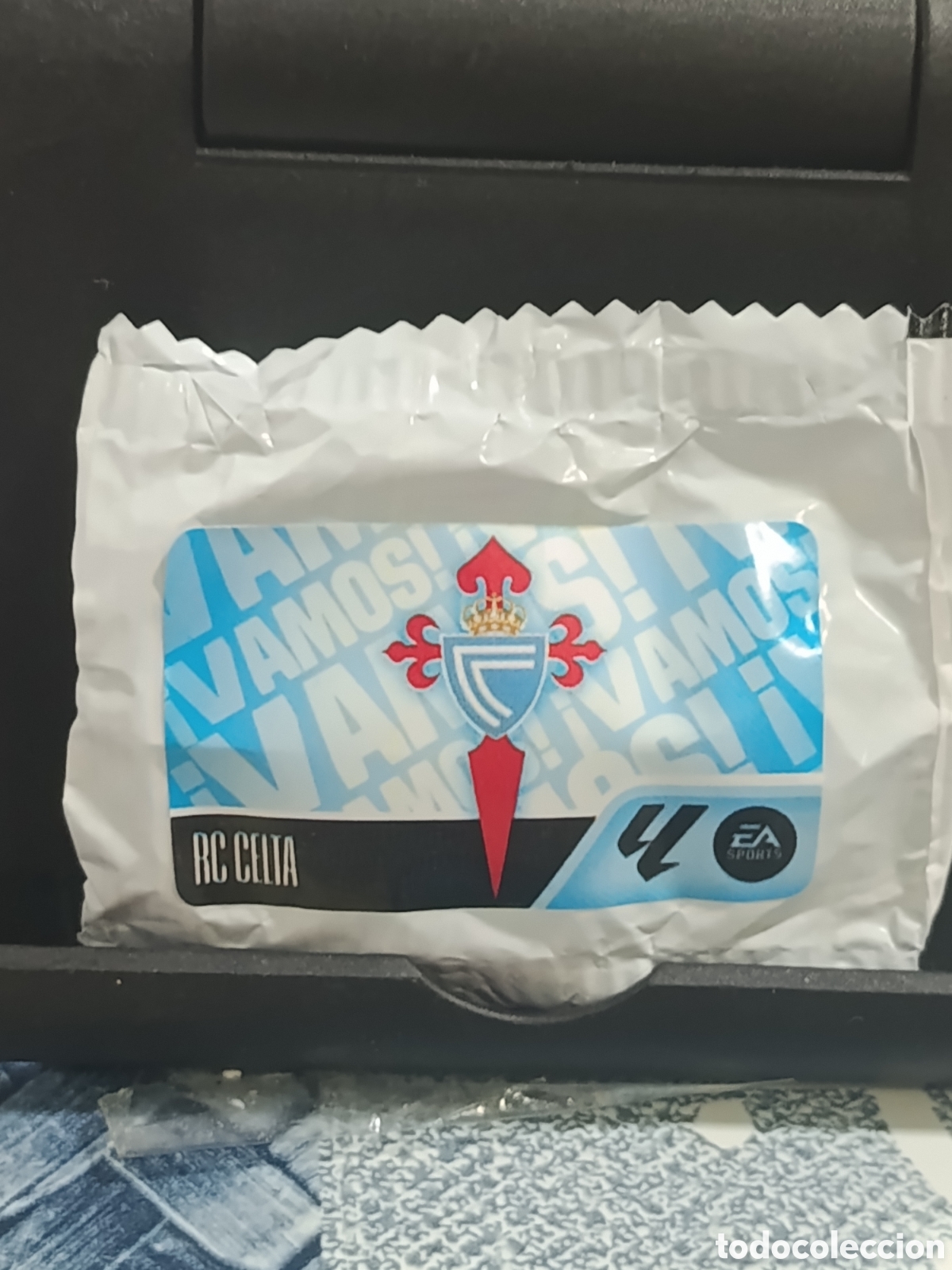 Collezionismo Figurine antiche: ESCUDO CELTA VAMOS CROMO CHICLE LIGA ESTE 26 27 2026 2027 PANINI