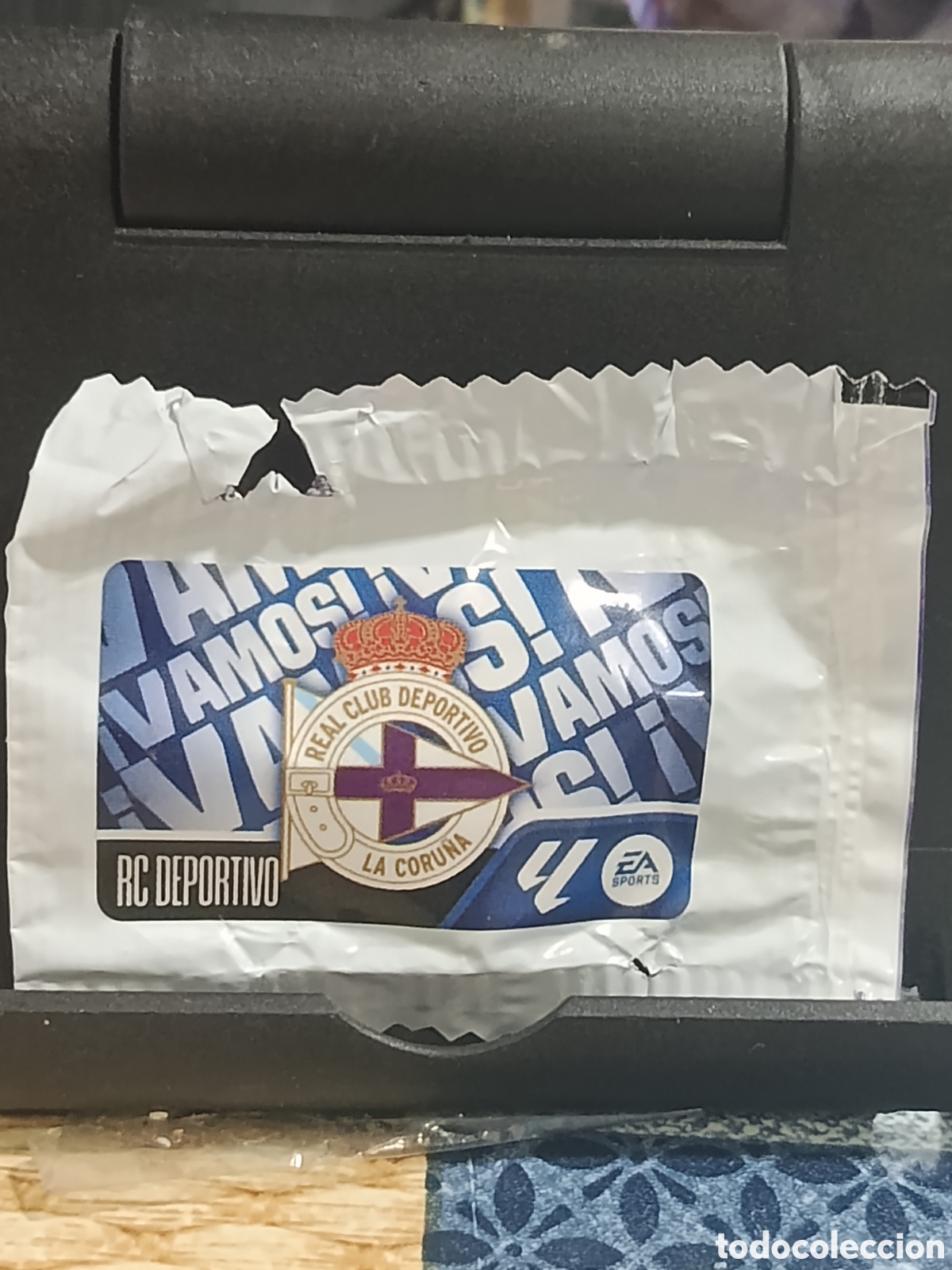 Collezionismo Figurine antiche: ESCUDO DEPORTIVO VAMOS CROMO CHICLE LIGA ESTE 26 27 2026 2027 PANINI