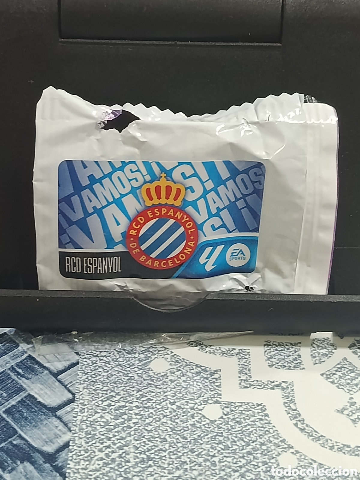 Colecionismo Cromos antigos: ESCUDO ESPA&Ntilde;OL ESPANYOL VAMOS CROMO CHICLE LIGA ESTE 26 27 2026 2027 PANINI