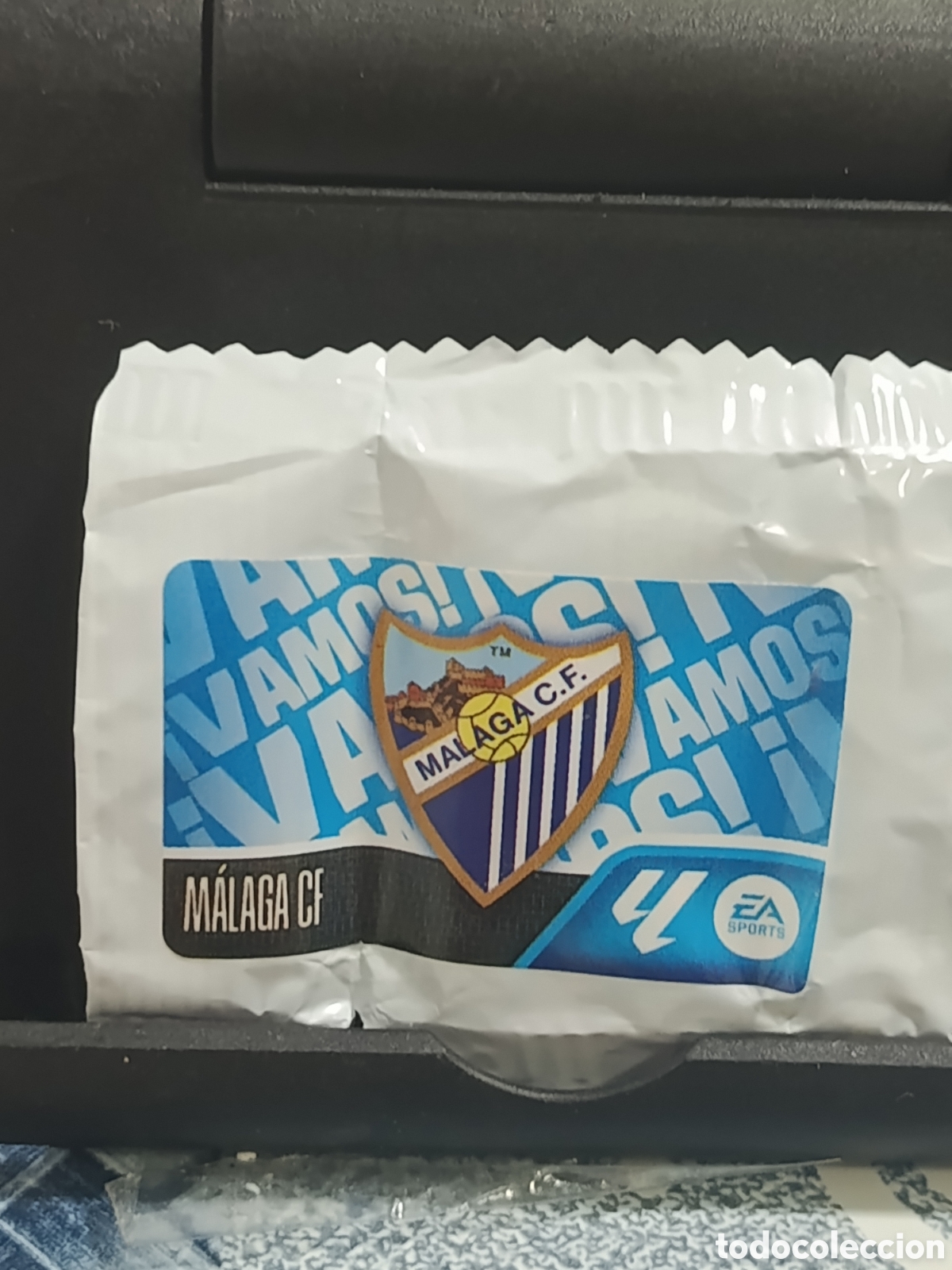 Colecionismo Cromos antigos: ESCUDO MALAGA VAMOS CROMO CHICLE LIGA ESTE 26 27 2026 2027 PANINI