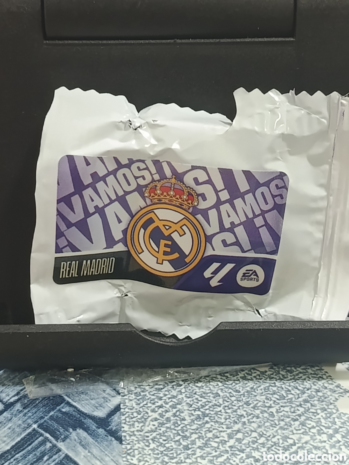 Colecionismo Cromos antigos: ESCUDO REAL MADRID VAMOS CROMO CHICLE LIGA ESTE 26 27 2026 2027 PANINI