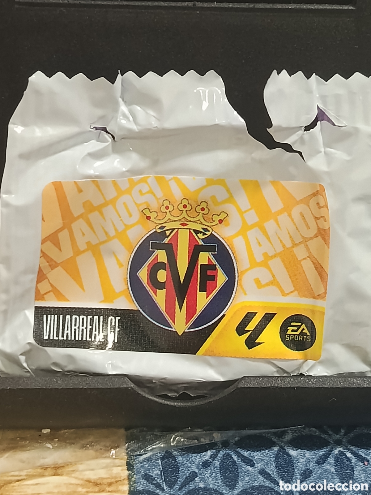 Coleccionismo cromos antiguos: ESCUDO VILLARREAL VAMOS CROMO CHICLE LIGA ESTE 26 27 2026 2027 PANINI
