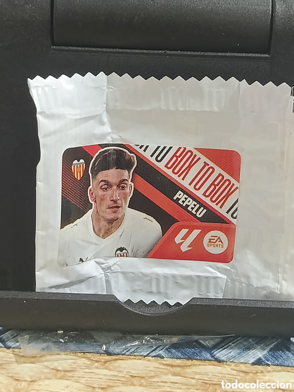 Coleccionismo cromos antiguos: PEPELU VALENCIA BOX TO BOX CROMO CHICLE LIGA ESTE 26 27 2026 2027 PANINI