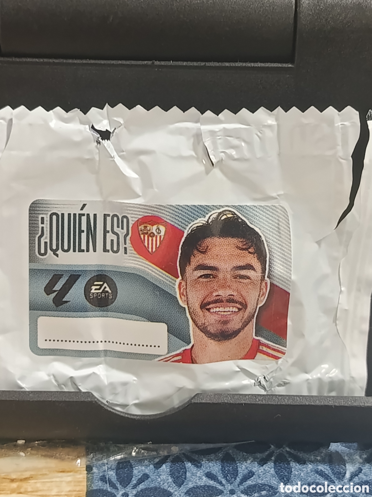 Coleccionismo cromos antiguos: SUAZO SEVILLA QUIEN ES CROMO CHICLE LIGA ESTE 26 27 2026 2027 PANINI