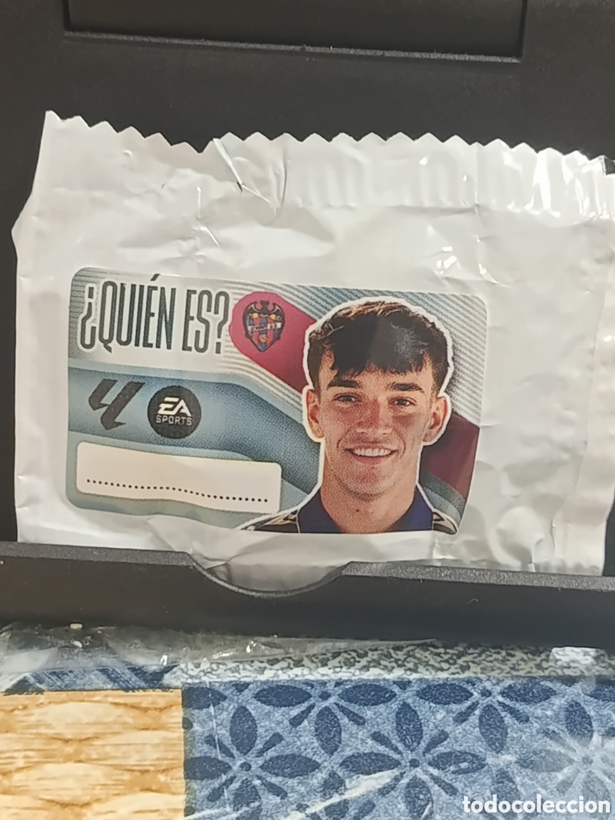 Coleccionismo cromos antiguos: CARLOS ESPI LEVANTE QUIEN ES CROMO CHICLE LIGA ESTE 26 27 2026 2027 PANINI