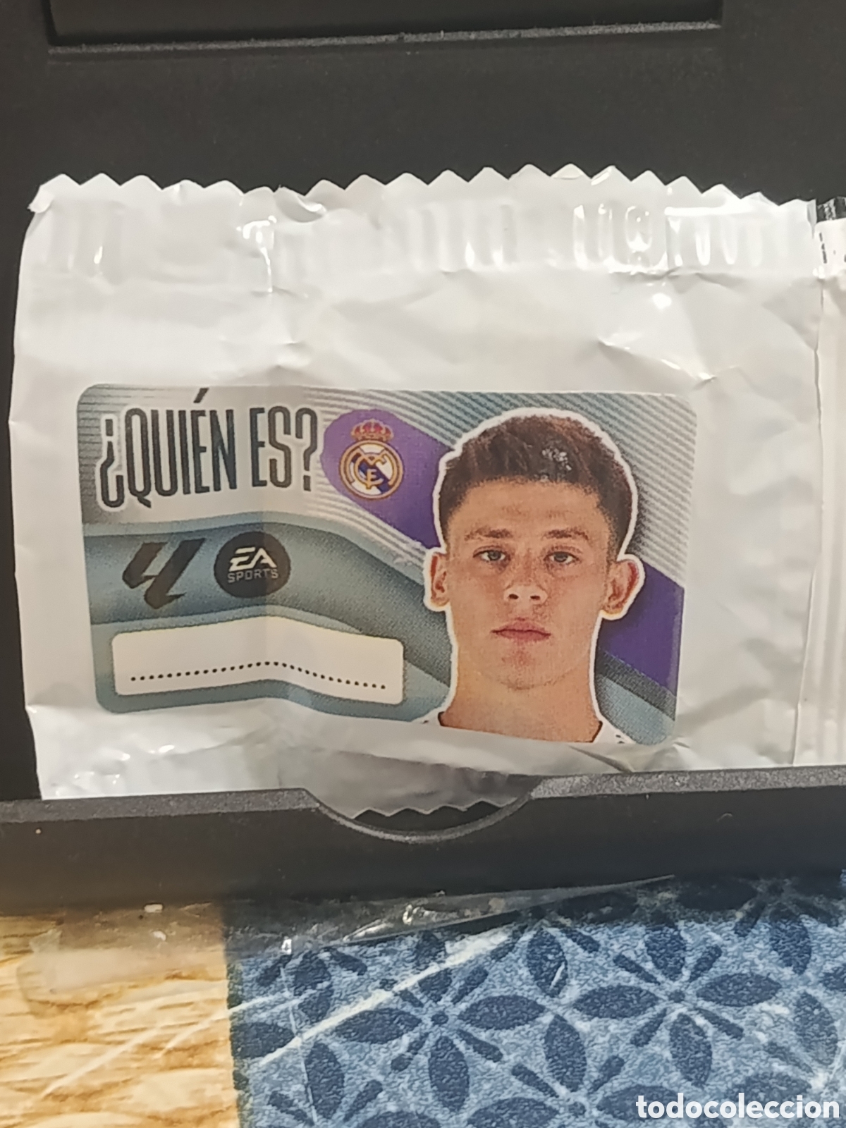 Coleccionismo cromos antiguos: GULER REAL MADRID QUIEN ES CROMO CHICLE LIGA ESTE 26 27 2026 2027 PANINI