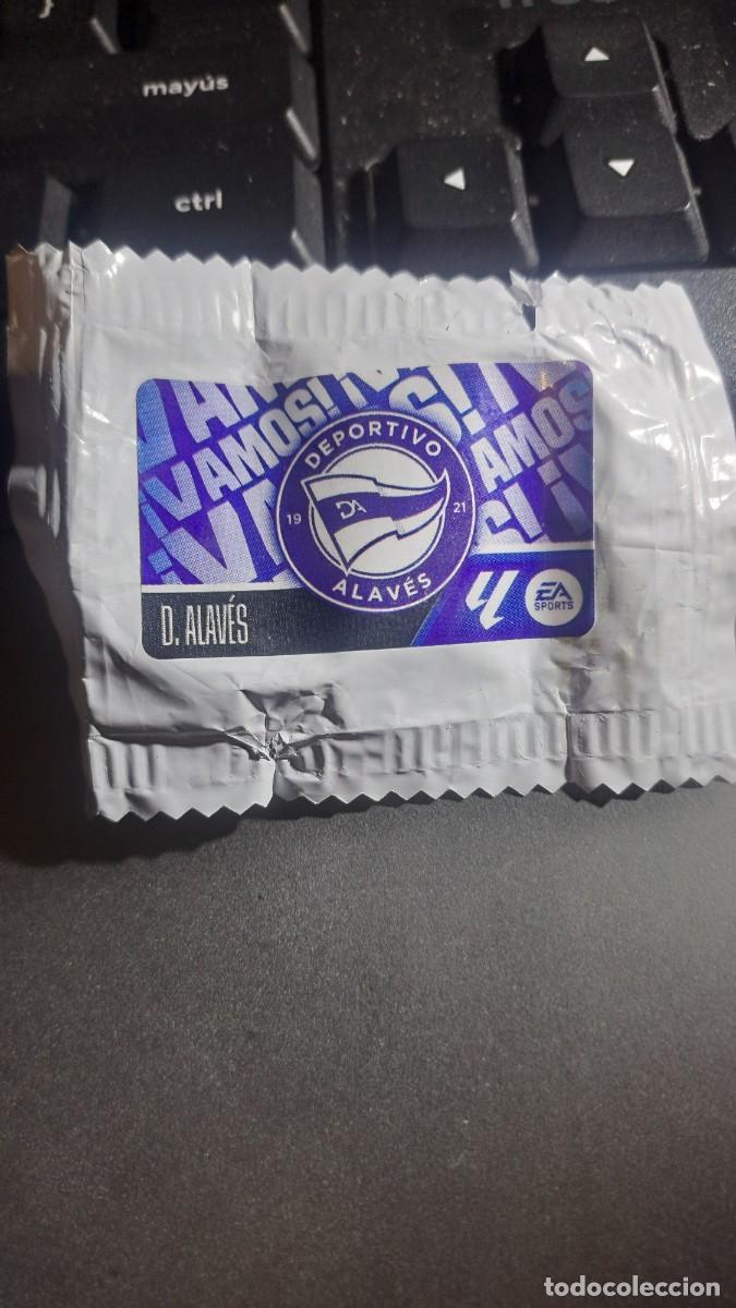 Coleccionismo cromos antiguos: CROMO ESCUDO ALAVES CHICLE LIGA 2026 2027 26 27 ESTE PANINI NUNCA PEGADO