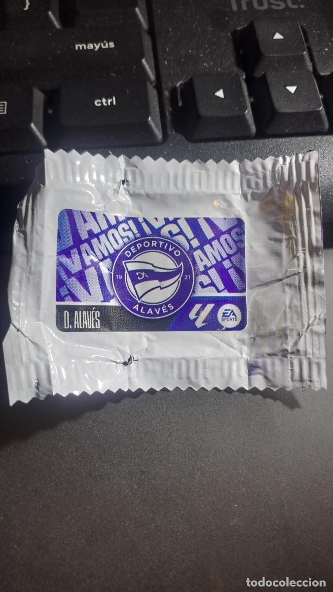 Coleccionismo cromos antiguos: CROMO ESCUDO ALAVES CHICLE LIGA 2026 2027 26 27 ESTE PANINI NUNCA PEGADO
