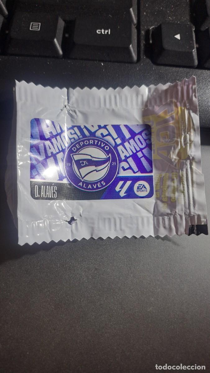 Coleccionismo cromos antiguos: CROMO ESCUDO ALAVES CHICLE LIGA 2026 2027 26 27 ESTE PANINI NUNCA PEGADO