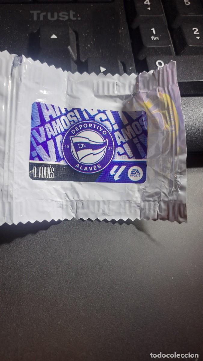 Coleccionismo cromos antiguos: CROMO ESCUDO ALAVES CHICLE LIGA 2026 2027 26 27 ESTE PANINI NUNCA PEGADO