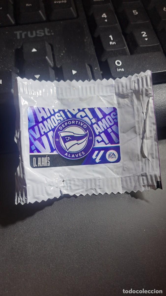 Coleccionismo cromos antiguos: CROMO ESCUDO ALAVES CHICLE LIGA 2026 2027 26 27 ESTE PANINI NUNCA PEGADO