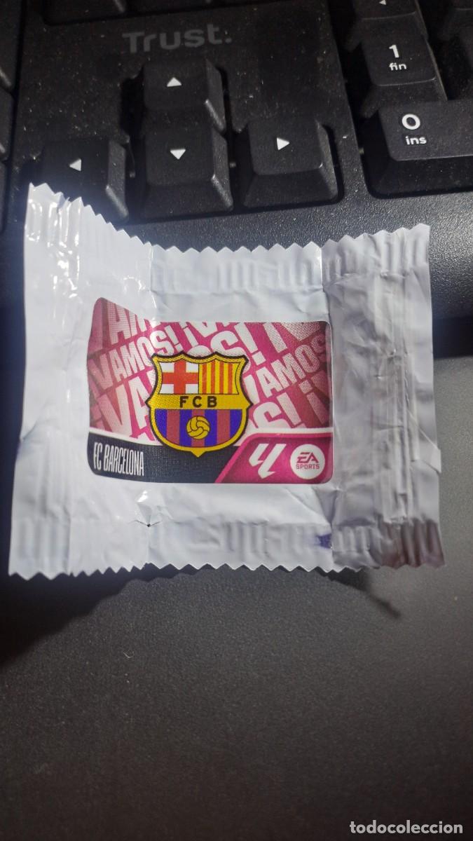 Coleccionismo cromos antiguos: CROMO ESCUDO BARCELONA CHICLE LIGA 2026 2027 26 27 ESTE PANINI NUNCA PEGADO