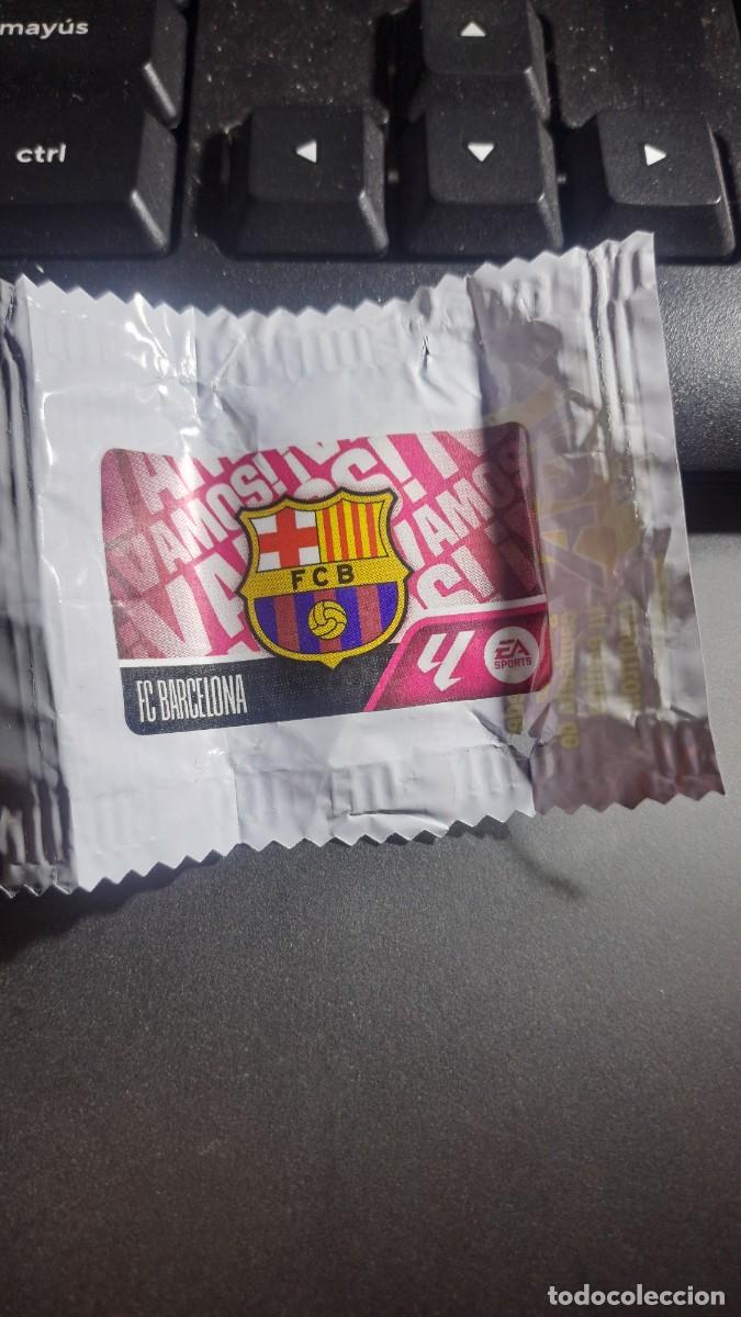 Coleccionismo cromos antiguos: CROMO ESCUDO BARCELONA CHICLE LIGA 2026 2027 26 27 ESTE PANINI NUNCA PEGADO
