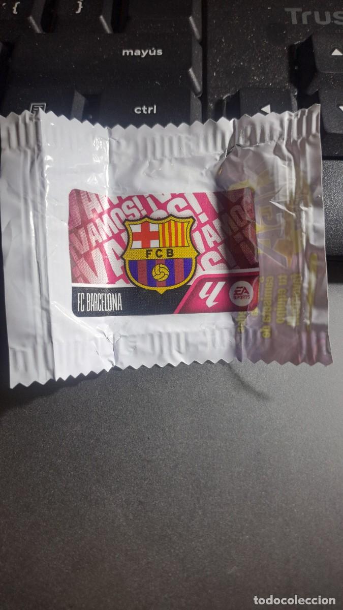 Coleccionismo cromos antiguos: CROMO ESCUDO BARCELONA CHICLE LIGA 2026 2027 26 27 ESTE PANINI NUNCA PEGADO
