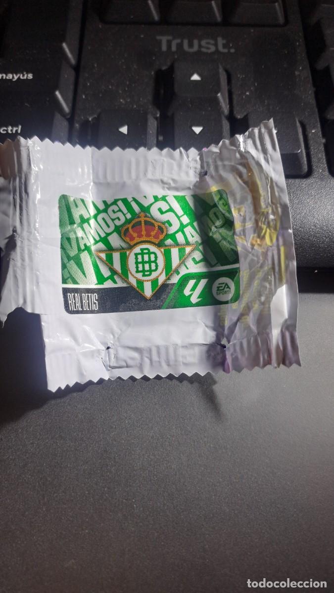 Coleccionismo cromos antiguos: CROMO ESCUDO BETIS CHICLE LIGA 2026 2027 26 27 ESTE PANINI NUNCA PEGADO