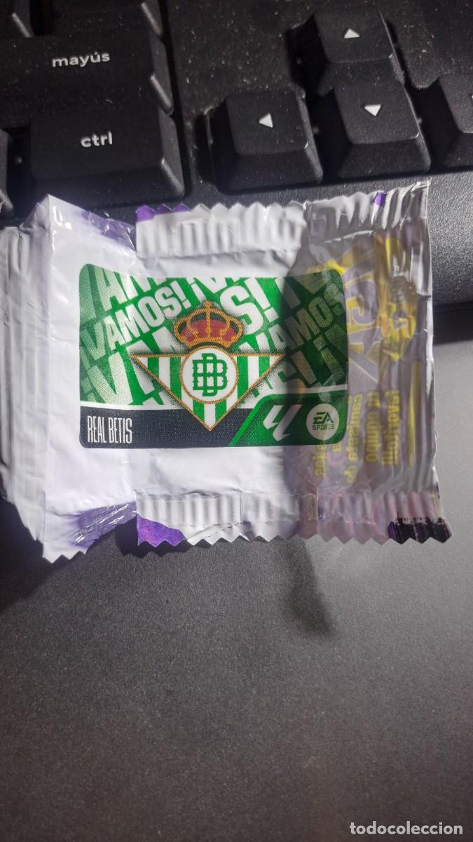 Coleccionismo cromos antiguos: CROMO ESCUDO BETIS CHICLE LIGA 2026 2027 26 27 ESTE PANINI NUNCA PEGADO