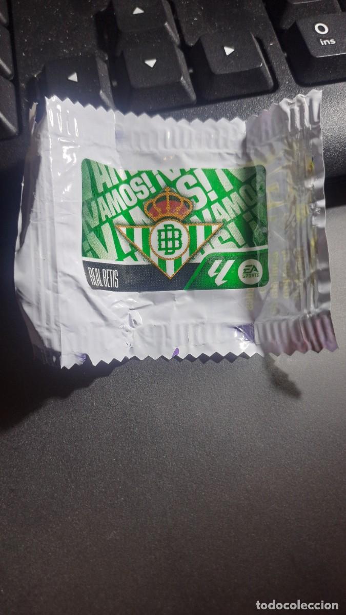 Coleccionismo cromos antiguos: CROMO ESCUDO BETIS CHICLE LIGA 2026 2027 26 27 ESTE PANINI NUNCA PEGADO